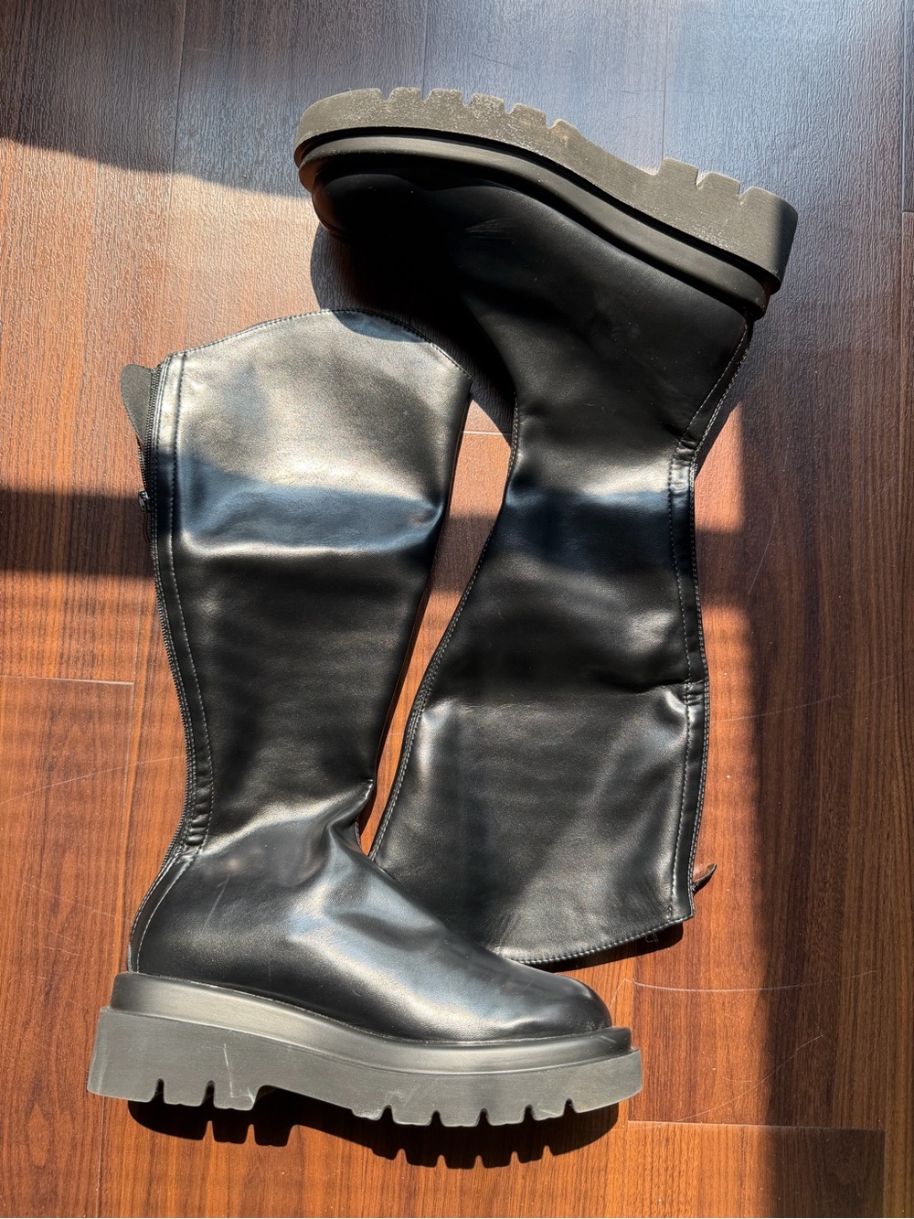 Classic Black Knee-High Platform Boots - Women's size 40/250